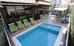 Alvin Comfort Hotel